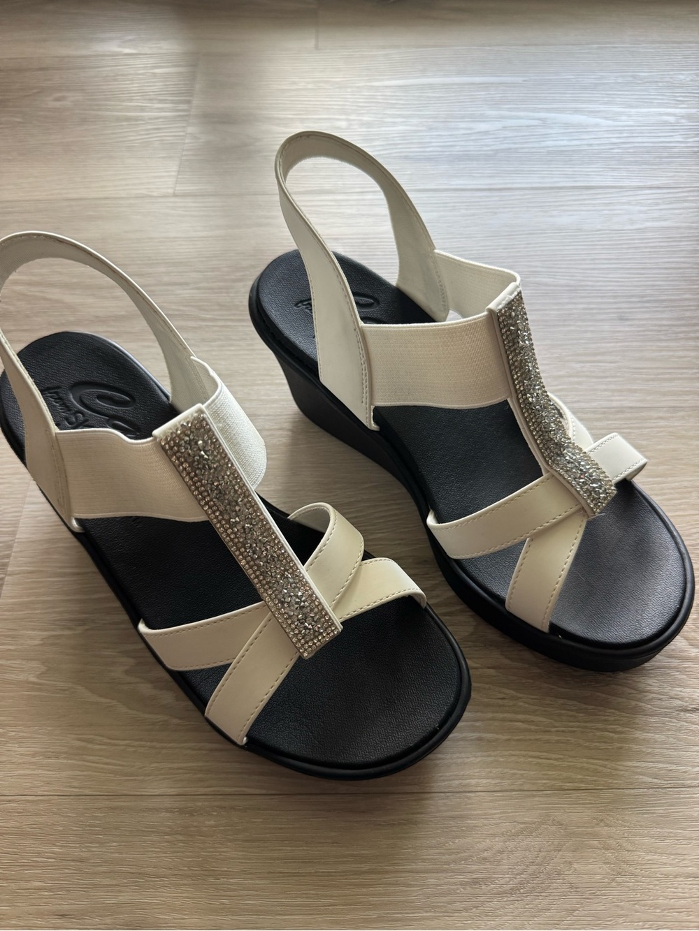 Sketchers Embellished White Slingback Sandals for Women Size 7 - Picture 5 of 8